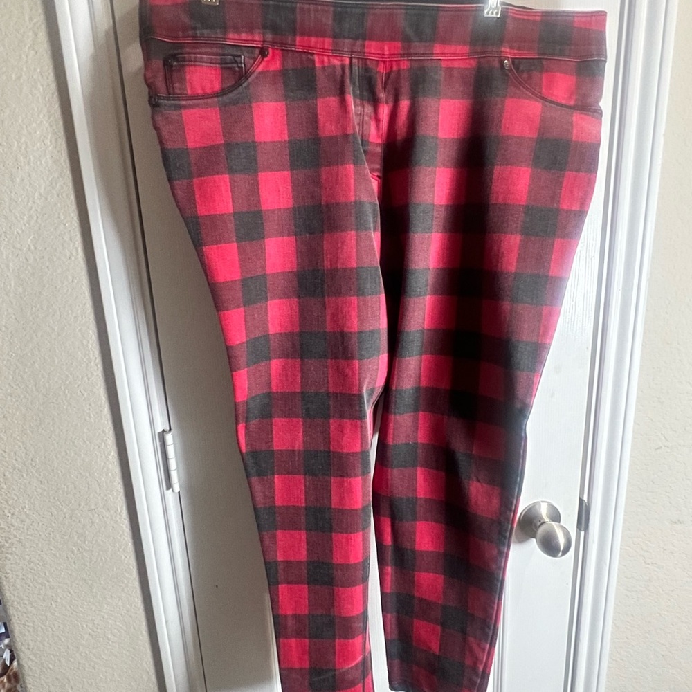 Chic Plaid Red and Black Skinny Jeans